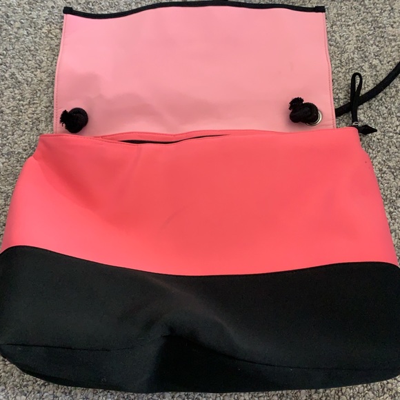 Victoria’s Secret pink color block laptop case with strap - Picture 4 of 10